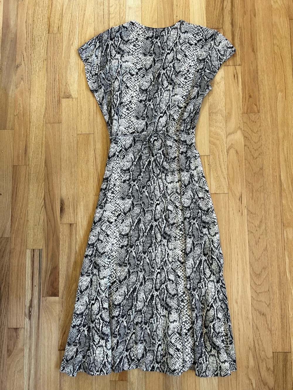REFORMATION carina midi wrap dress snake print beige black size M - Picture 12 of 12